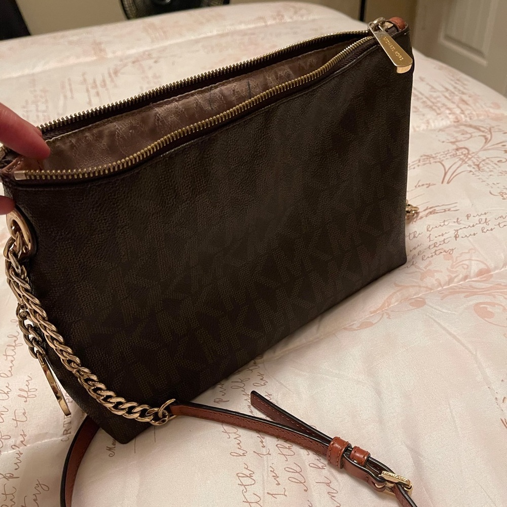 Michael kors crossbody